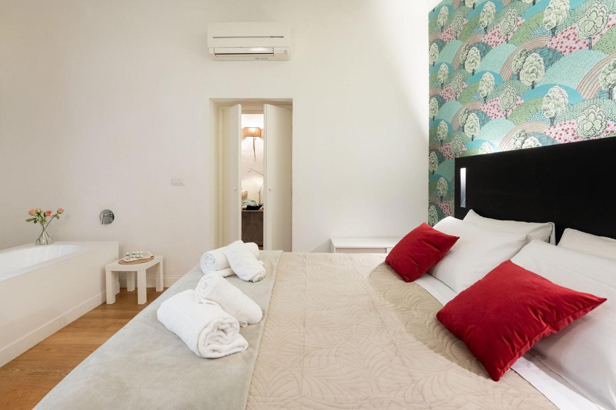 Tb-One Bedroom Luxury Apartment In The Fashion District Флоренция Екстериор снимка