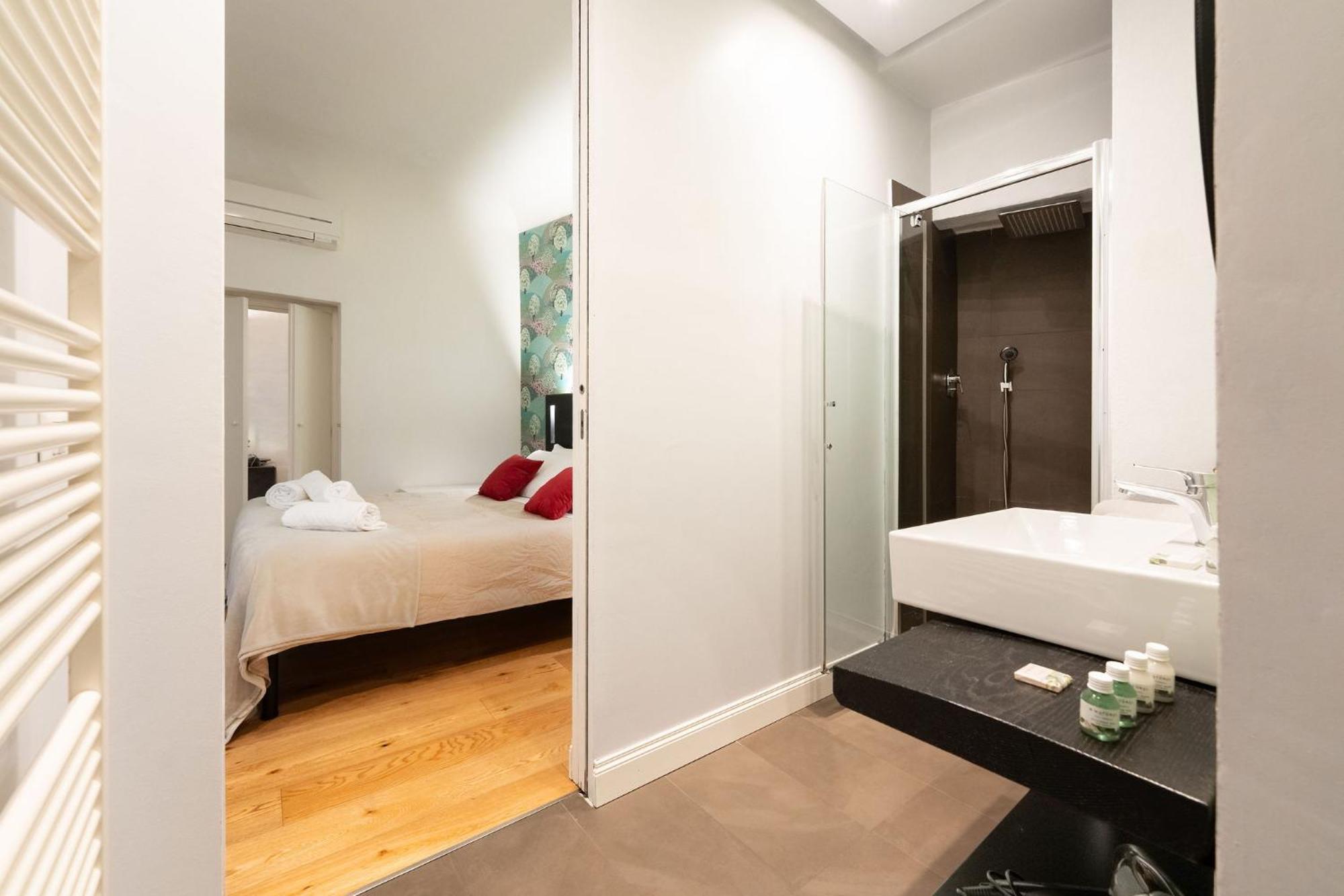 Tb-One Bedroom Luxury Apartment In The Fashion District Флоренция Екстериор снимка