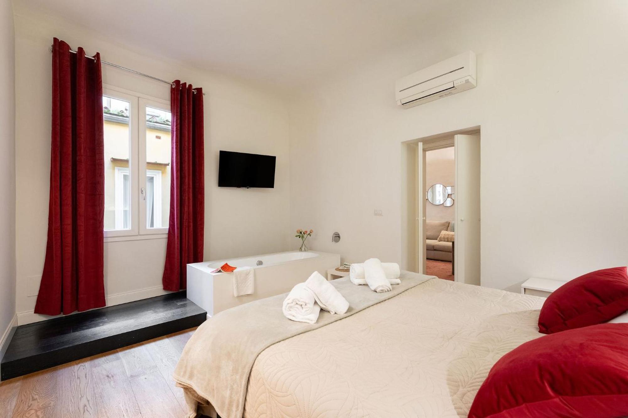 Tb-One Bedroom Luxury Apartment In The Fashion District Флоренция Екстериор снимка