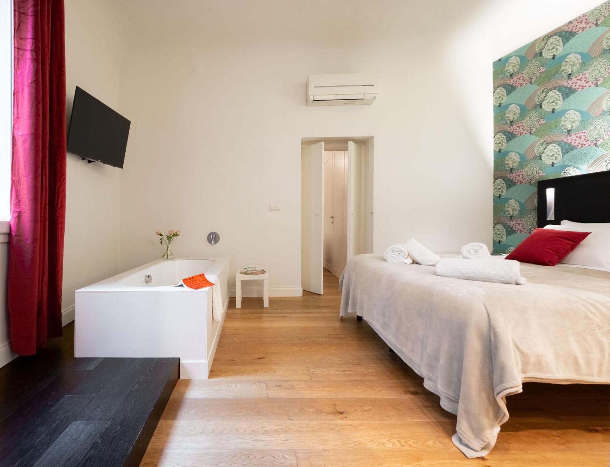 Tb-One Bedroom Luxury Apartment In The Fashion District Флоренция Екстериор снимка
