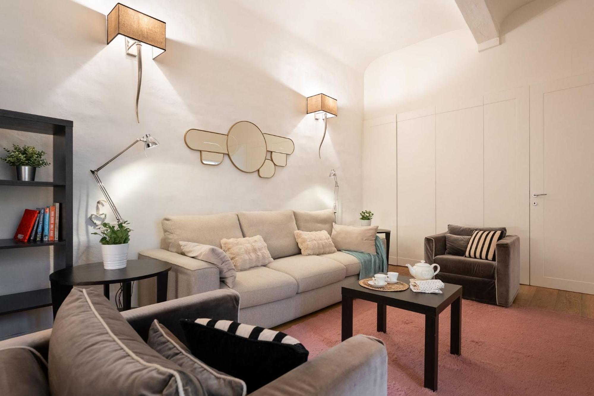 Tb-One Bedroom Luxury Apartment In The Fashion District Флоренция Екстериор снимка
