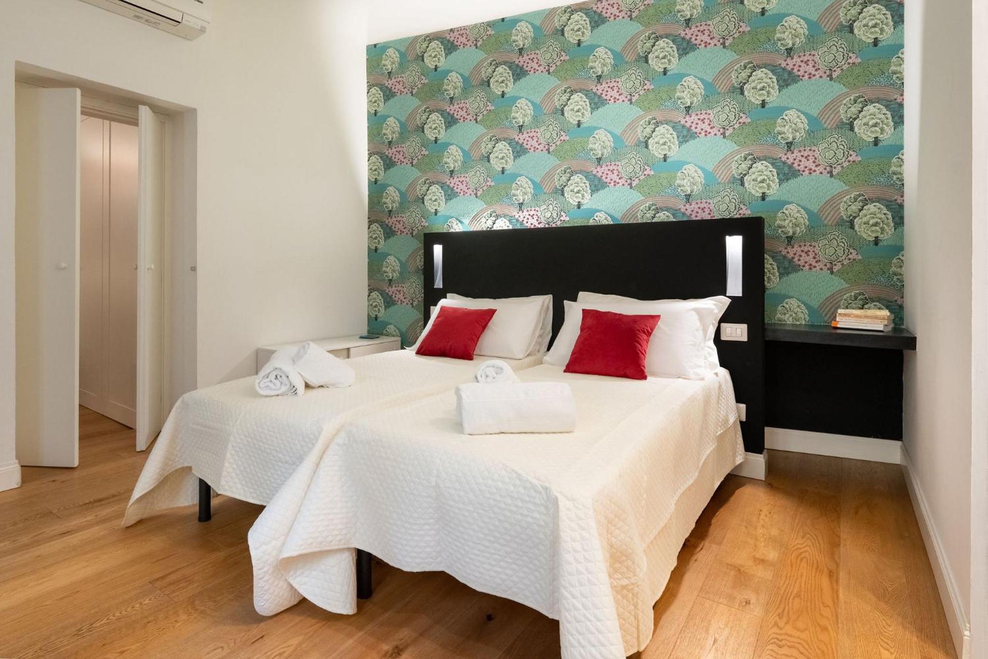 Tb-One Bedroom Luxury Apartment In The Fashion District Флоренция Екстериор снимка