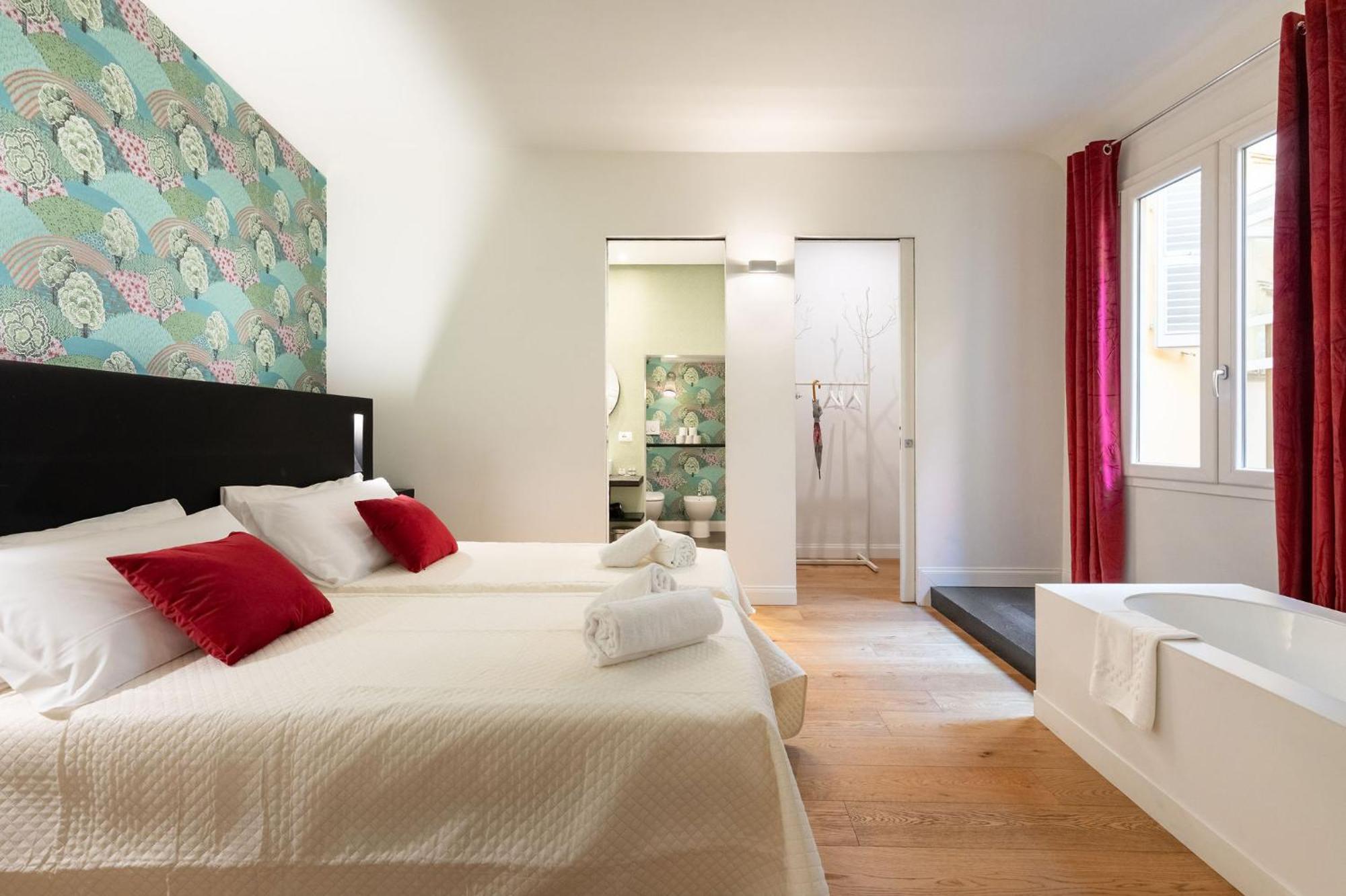Tb-One Bedroom Luxury Apartment In The Fashion District Флоренция Екстериор снимка